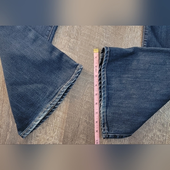 PAIGE Hidden Hills Low Rise Flare Leg Jeans Womens 30 Med-Dark Wash Light Distre - Picture 12 of 14